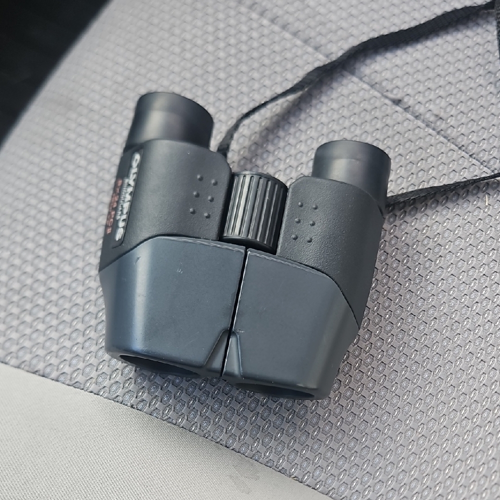 Olympus Black Binoculars with Case - Picture 5 of 7